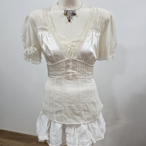 SOLD. Bebe white Vintage Corset style silk lace vneck top - Picture 2 of 5